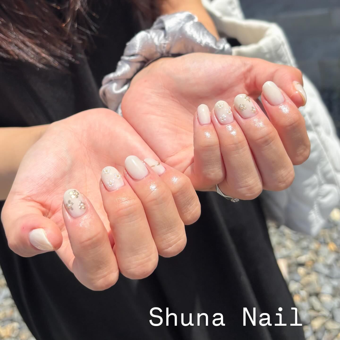 当店では、次回予約いただいたお客様に、次回の付け替えオフを無...